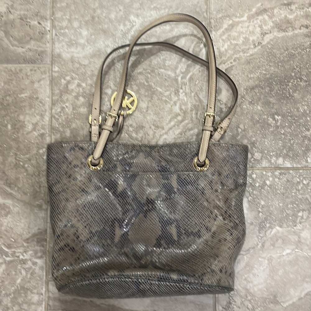 Michael Kors Jet Set Taupe Embossed Leather Shoulder Pocket Tote Bag‎ - Picture 2 of 14